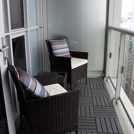 Downtown High-Rise Condo- Cn Tower View Toronto Luaran gambar