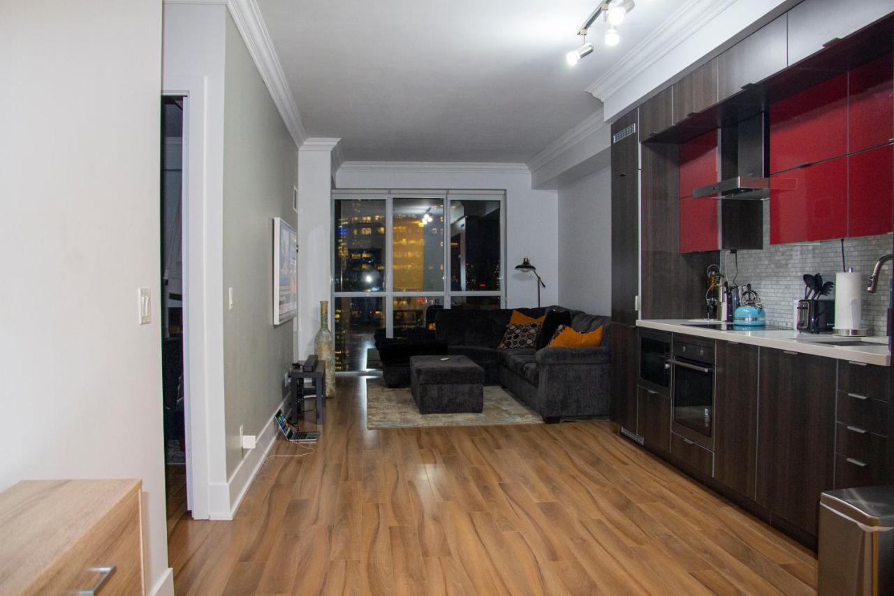 Downtown High-Rise Condo- Cn Tower View Toronto Luaran gambar